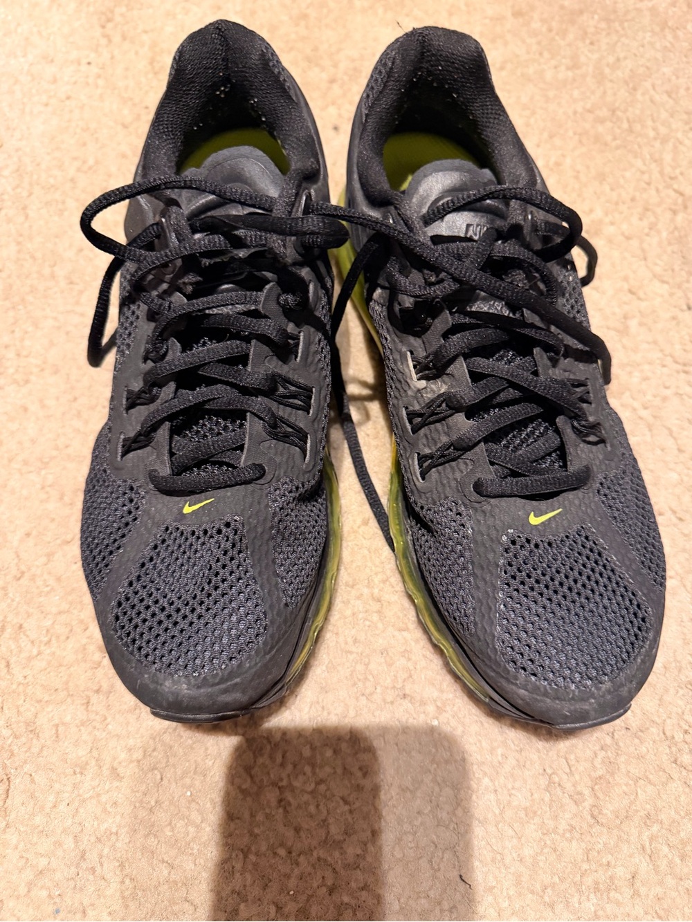 Nike Men’s Black Athletic Sneakers with Neon Yellow Detail